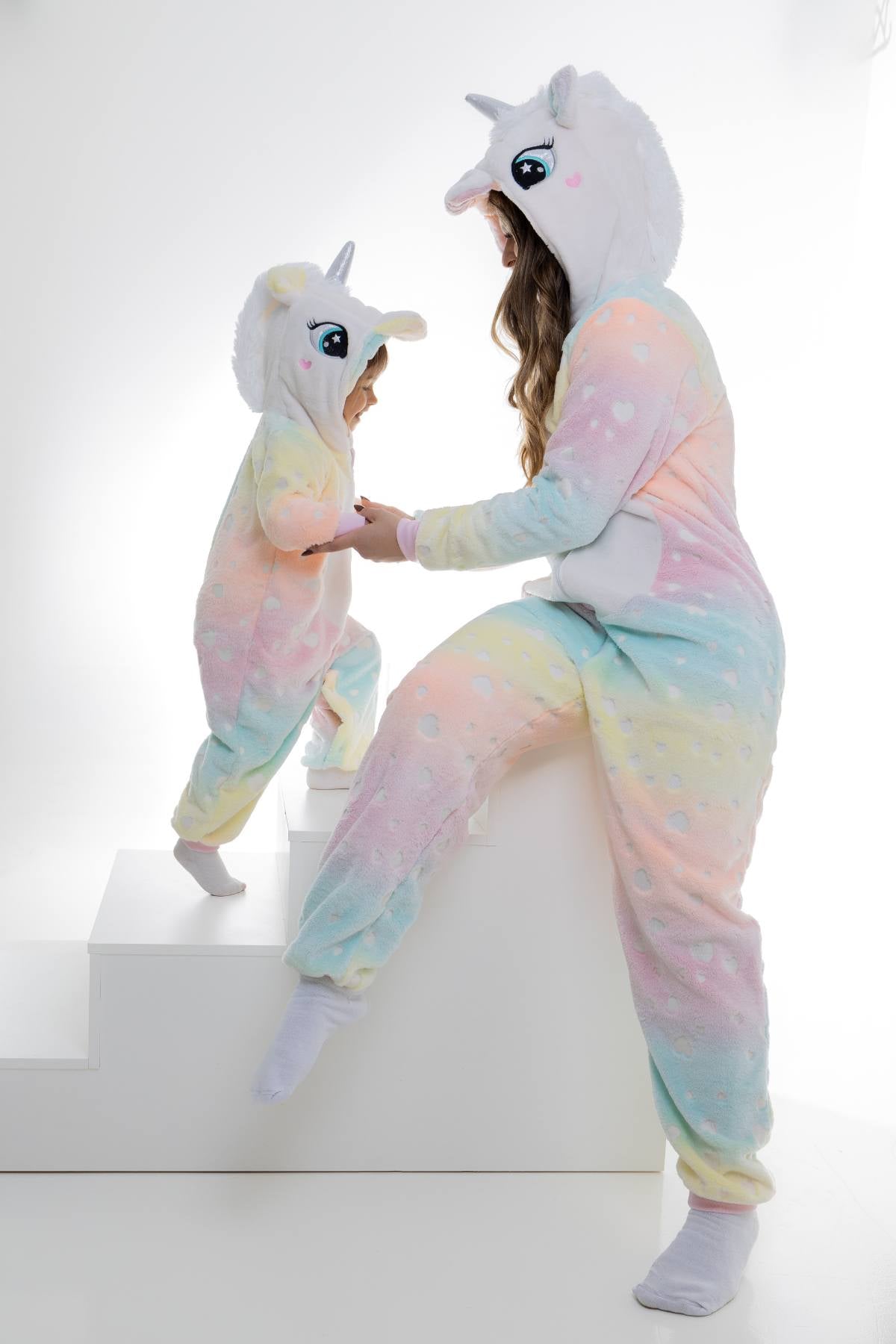 Macacão Pijama Kigurumi Fleece Adulto Unicórnio Brilha no Escuro Coração